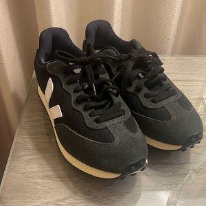 Women’s veja sneakers eur 37, us size 6